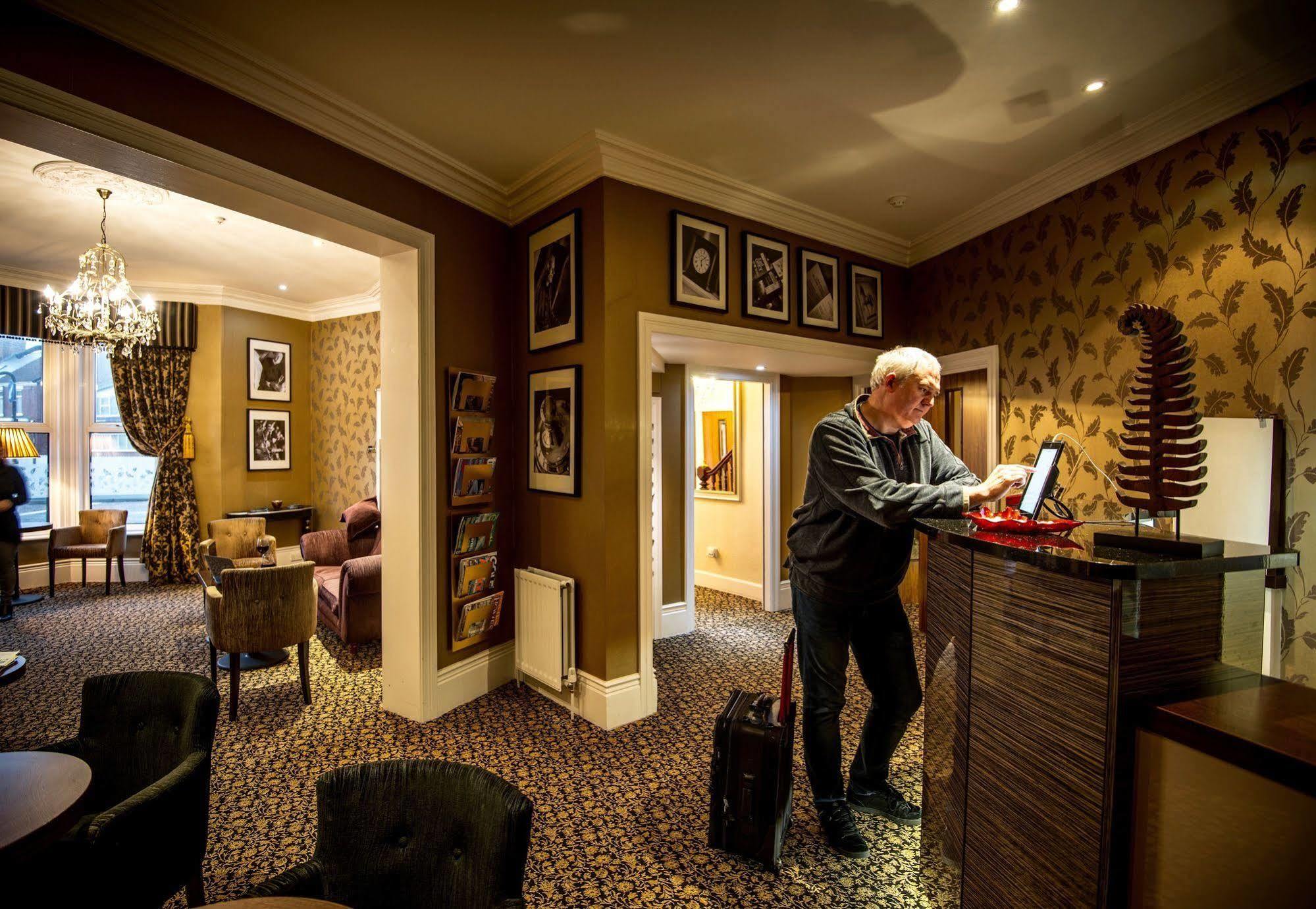 York House Hotel Уитли-Бей Экстерьер фото